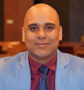 Headshot of Nelson Santana