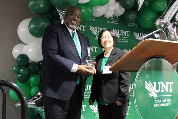 Roosevelt Weeks receiving award from Jianping Chen.